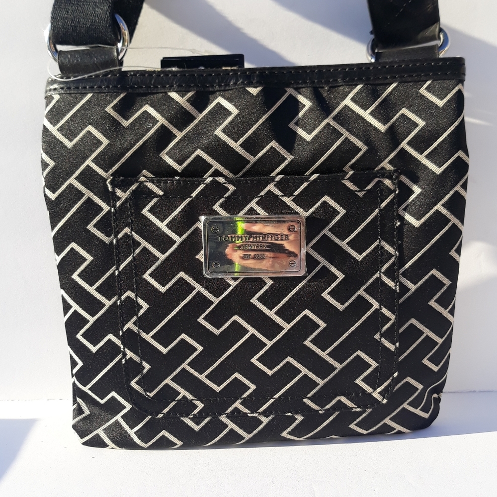 Tommy Hilfiger SM XBODY bag NWT.